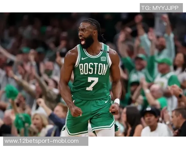 杰伦布朗首节狂砍16分8中7表现惊艳数据全面爆发引发热议